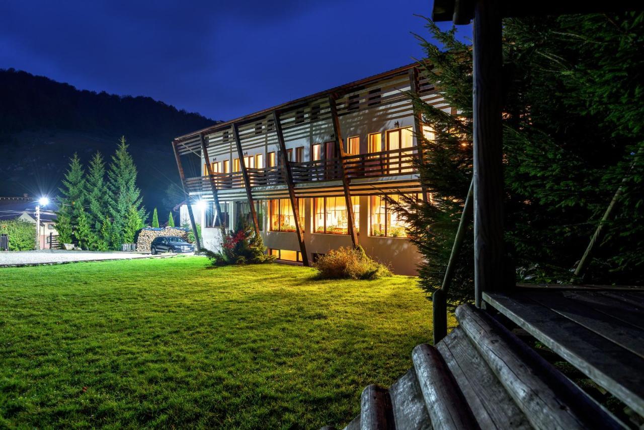 Casa Muntelui Hotel Fundata Bagian luar foto